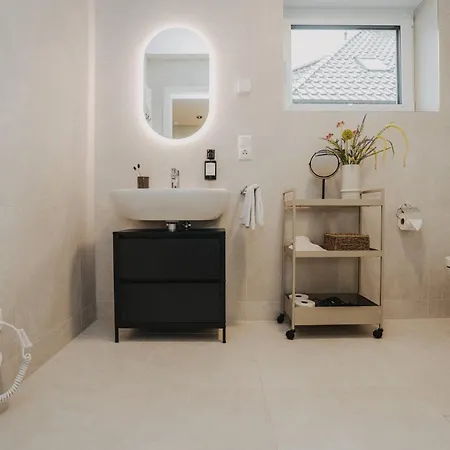 Jobostays - Luma2 Modernes Neubau-apartment In Mit Terrasse Und Kostenlosem Parkplatz